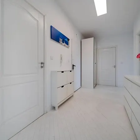 White Apartment Warsaw Appartement *