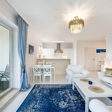White Apartment Warsaw Appartement