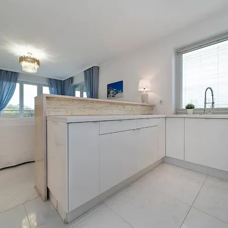 White Apartment Warsaw *